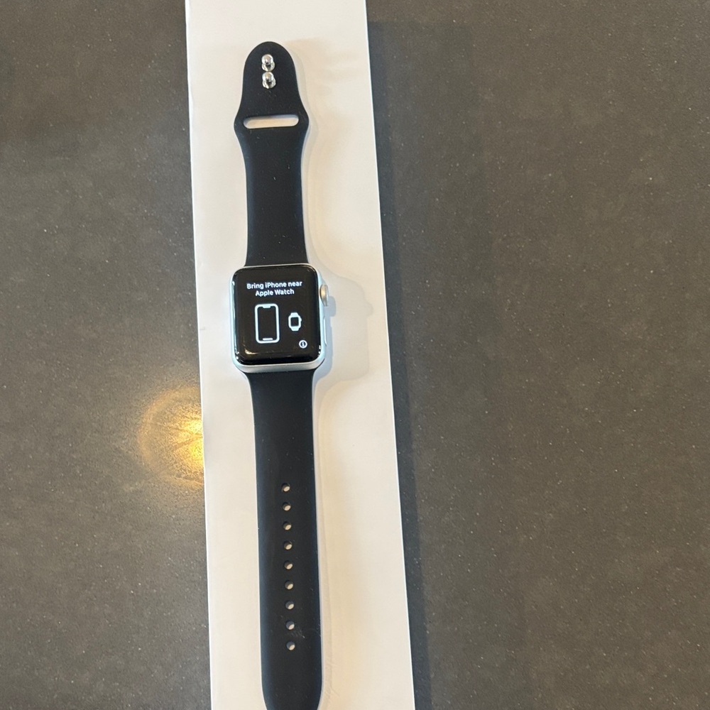 Apple Smartwatch - Series 3 - Black and Silver